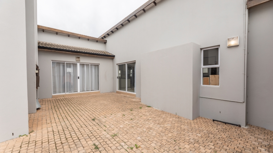 4 Bedroom Property for Sale in Parklands Western Cape